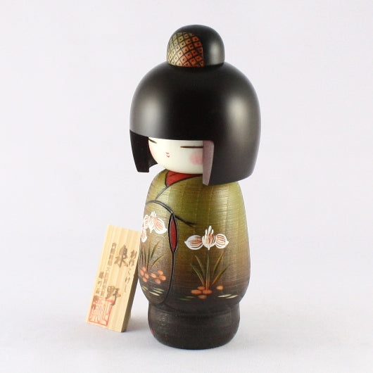 Kokeshi Izumino (L)